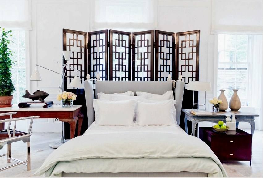 Hófehér színű, mint egy üres vászon, hogy megteremtse a hálószoba képét, amely hangulatos és kényelmes lesz 
