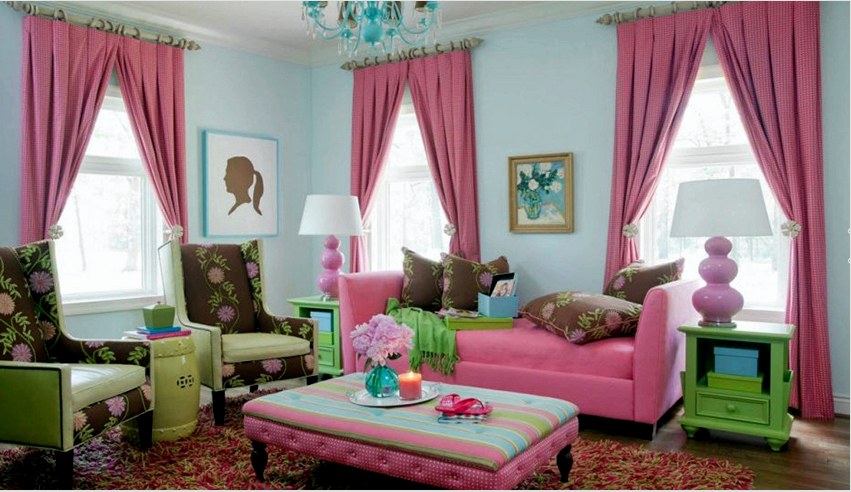 A függönyt és a függönyt a dekoráció vagy a bútor színéhez kell igazítani
