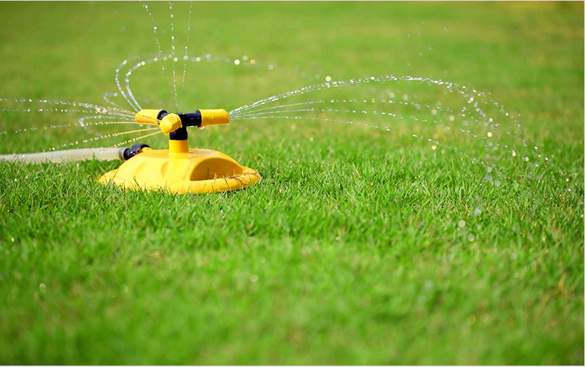A szabályozható körkörös sprinklerek képesek a vizet permetezni 0 és 360 ° között