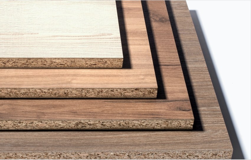 A dekoratív bevonat különféle fafajokat utánozhat.