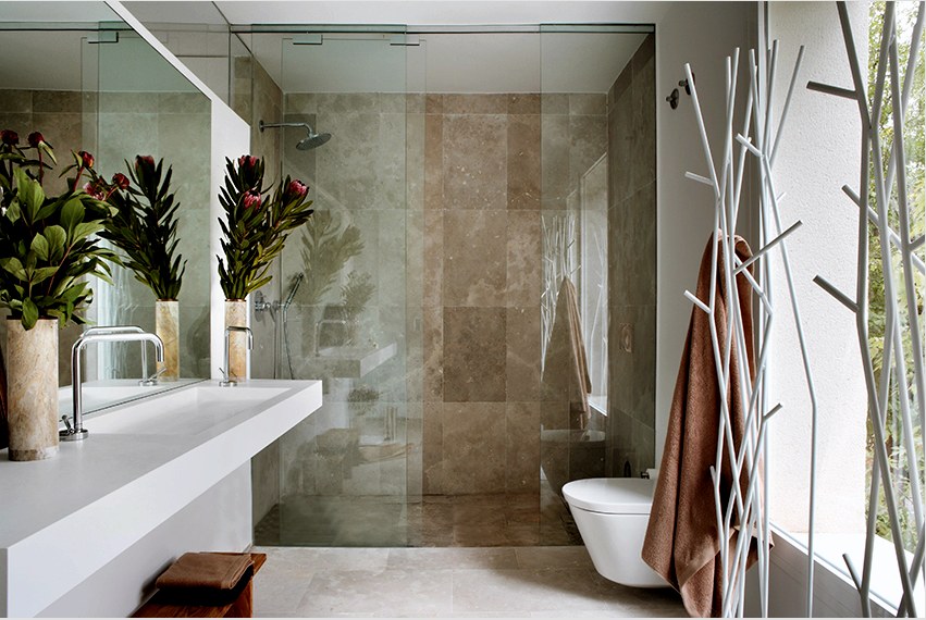 A kényelmesebb zuhanyzás érdekében, és ha a fürdőszoba méretei megengedik, az ajánlott fülkeméret 100x100 cm