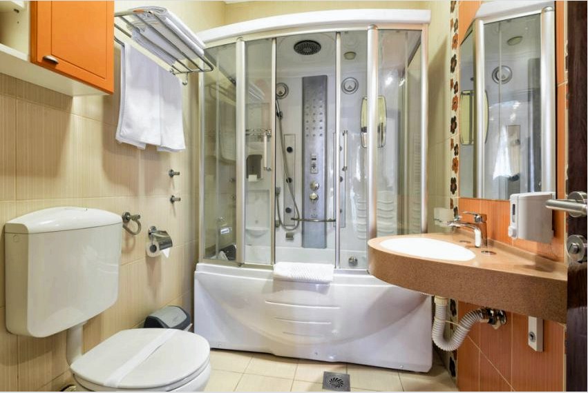 Hydrobox egy kis fürdőszobában