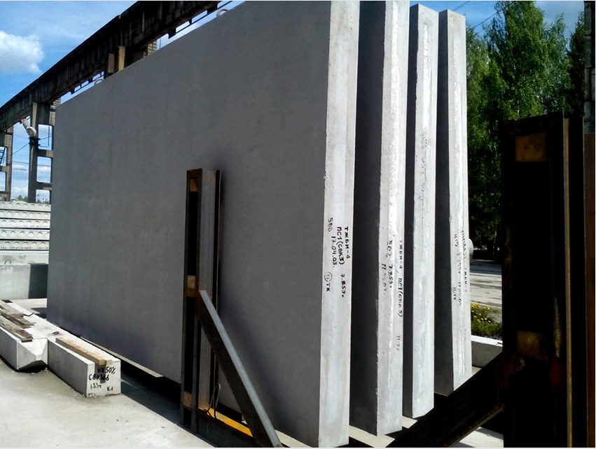 Vasbeton fali blokkok különféle méretben és formában kaphatók.