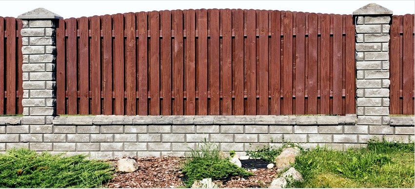 A kerítéshez használt eurókerítés lehet különböző színű vagy természetes fa utánzattal