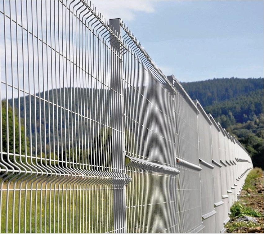 A kerítés beszerelési technológiája lehetővé teszi az összes felületi szabálytalanság figyelembe vételét