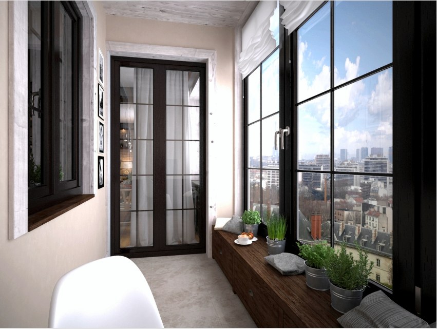 Az erkély faablakokkal történő üvegezése előtt jelentősen meg kell erősíteni a korlátot