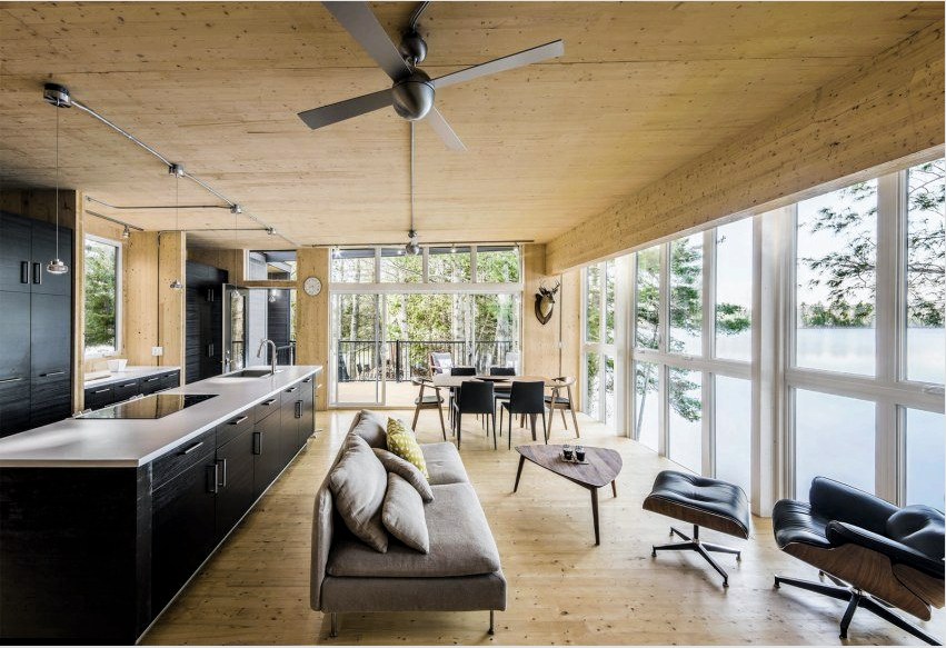 A fából készült faház konyha-nappali szobája modern stílusban készül