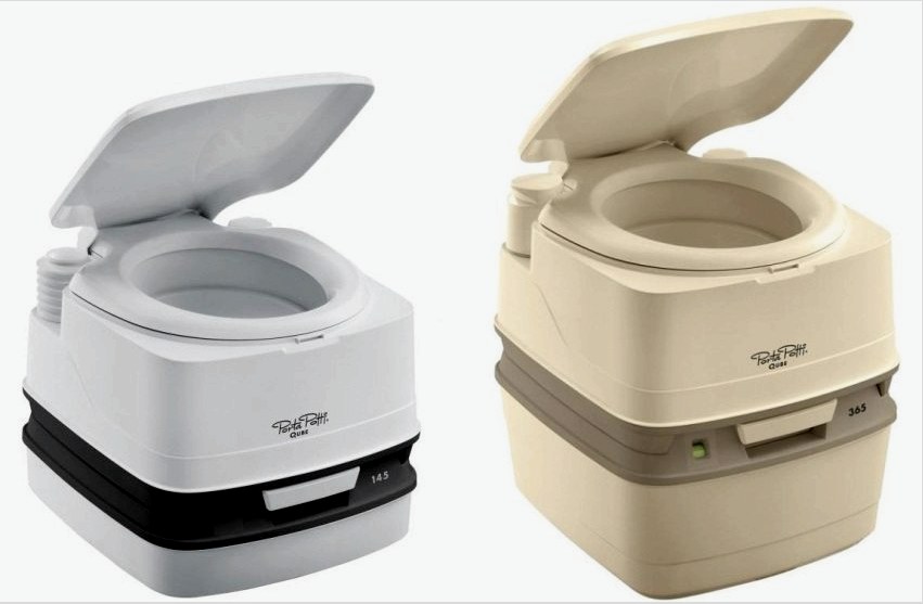 Példák a beépített töltésjelzővel ellátott kompakt WC-kre