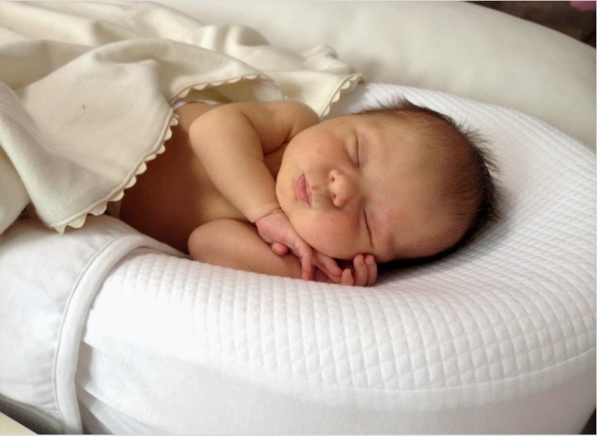 Az újszülött matracának keménynek és laposnak kell lennie