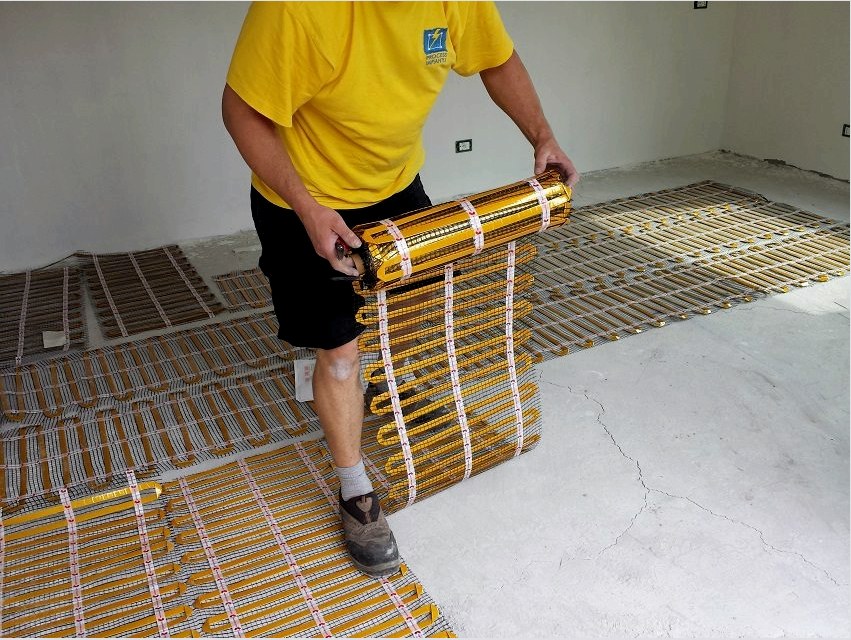 Elektromos hőszigetelt padló fűtőszőnyegeinek nagyon egyszerű fektetése