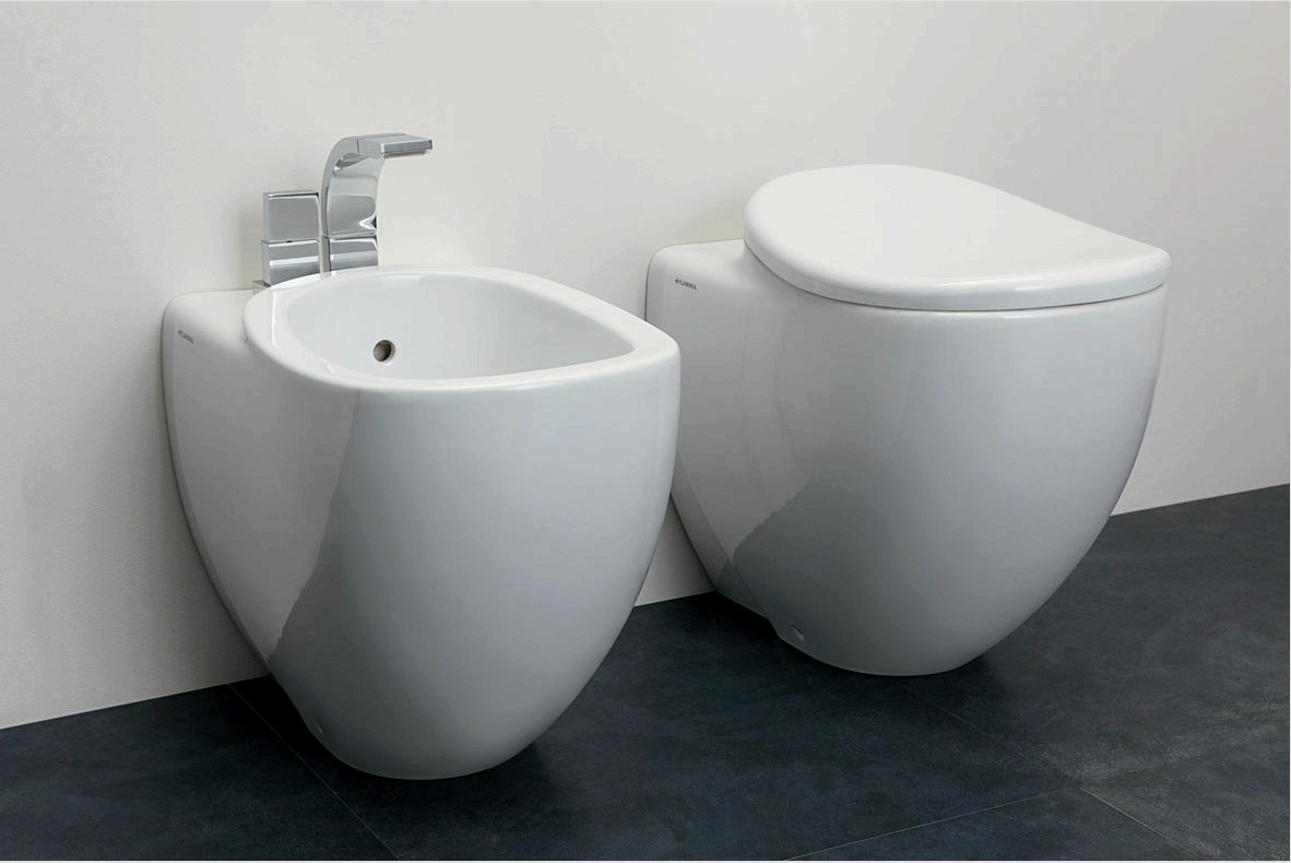 WC-edény Santek Rimini 1WH110128U egy ismert orosz márkanévből, kiváló minőségű kerámiaból, amelyek tökéletes fehérségben különböznek egymástól 