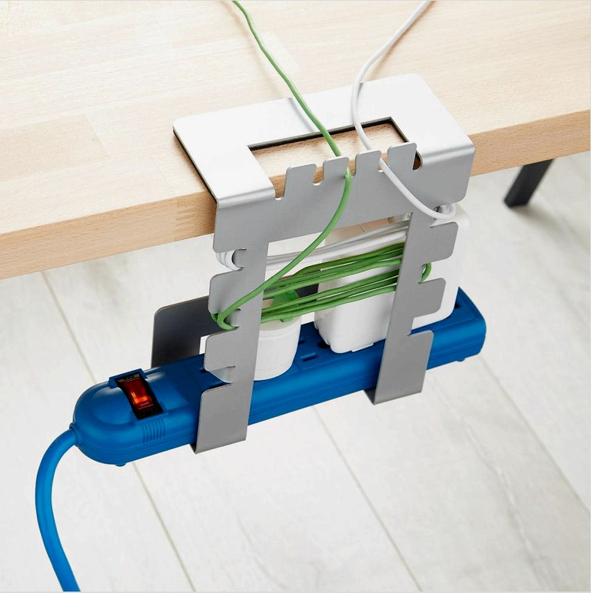 Az asztal alatti vezetékeket kötőanyagokkal vagy speciális eszközökkel elrejtheti