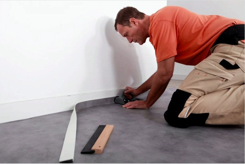 Linóleum lerakása: a padló vágására és lerakására vonatkozó szabályok