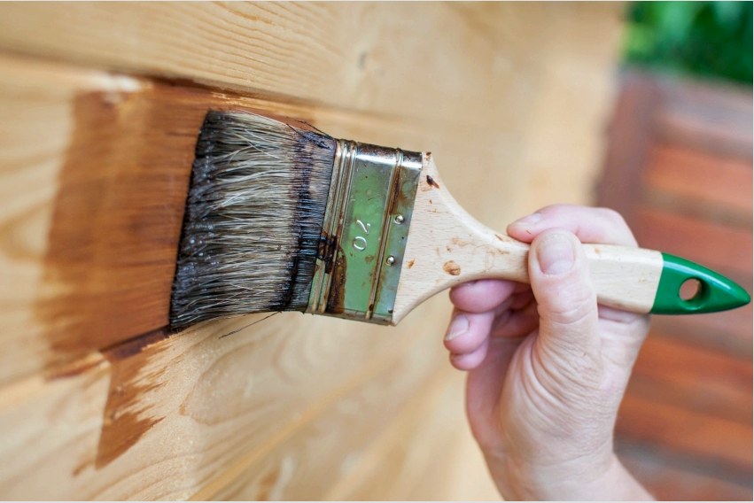 A Neomid homlokzatfesték felhasználható a korábban festett faszerkezetek bevonására