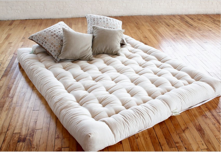 A juh- vagy teveszőr matracok töltőanyagaként használható.