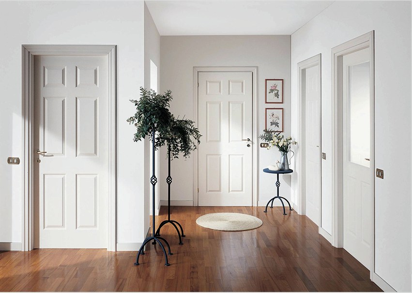 A fehér ajtók harmonikusan kiegészíthetik bármilyen belső teret, és helyesen helyezhetik el az akcentusokat