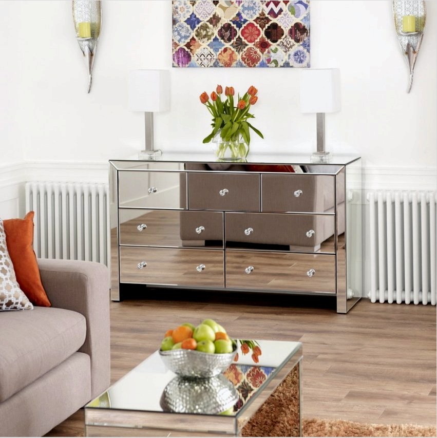 A nappali szekrény nemcsak funkcionális elemként, hanem a szoba egyedi dekorációjaként is szolgálhat