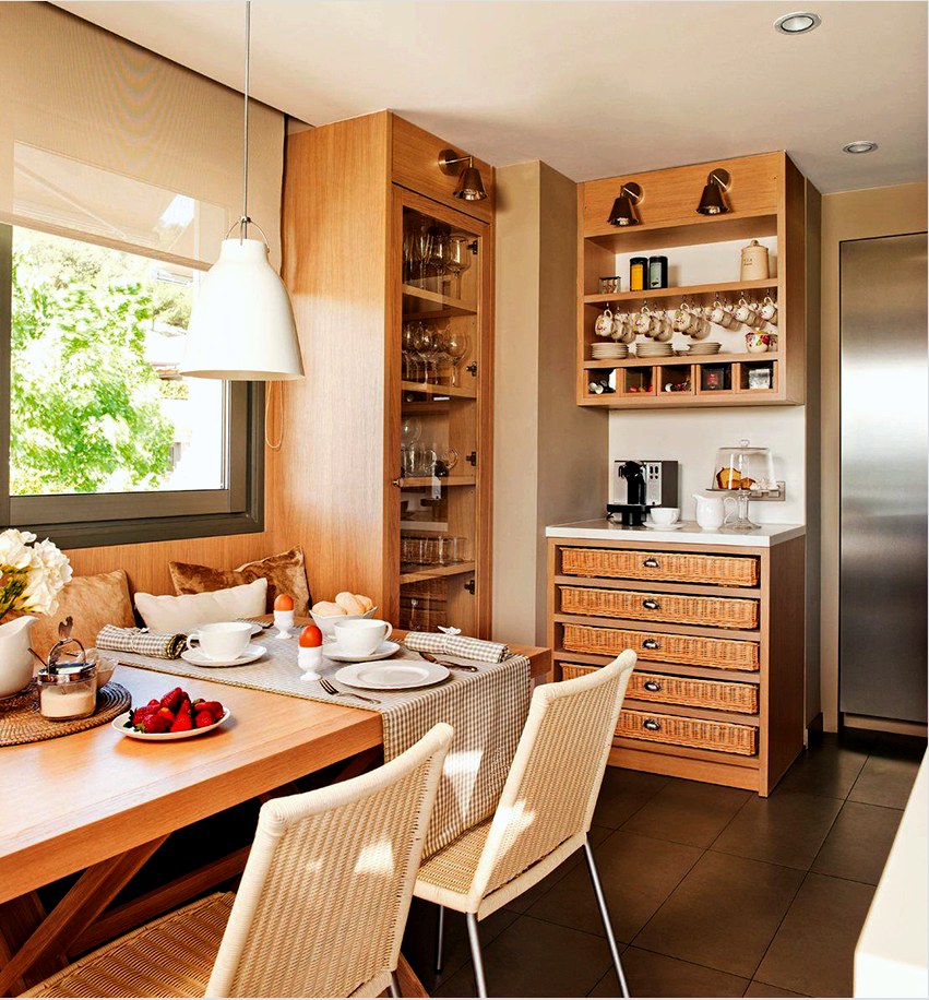 A konyhában található fiókos szekrény hasznos és szép elemévé válik a belső terekben