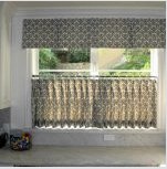 Rövid konyhai függönyök: az ablak díszítésének praktikus módja