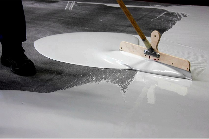 Különféle polimer kompozíciók alkalmasak a betonpadlók festésére