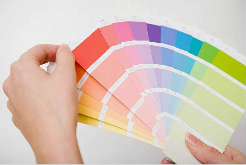 A Caparol cég óriási választékot kínál különféle színű és szerkezetű festékek és lakkok számára