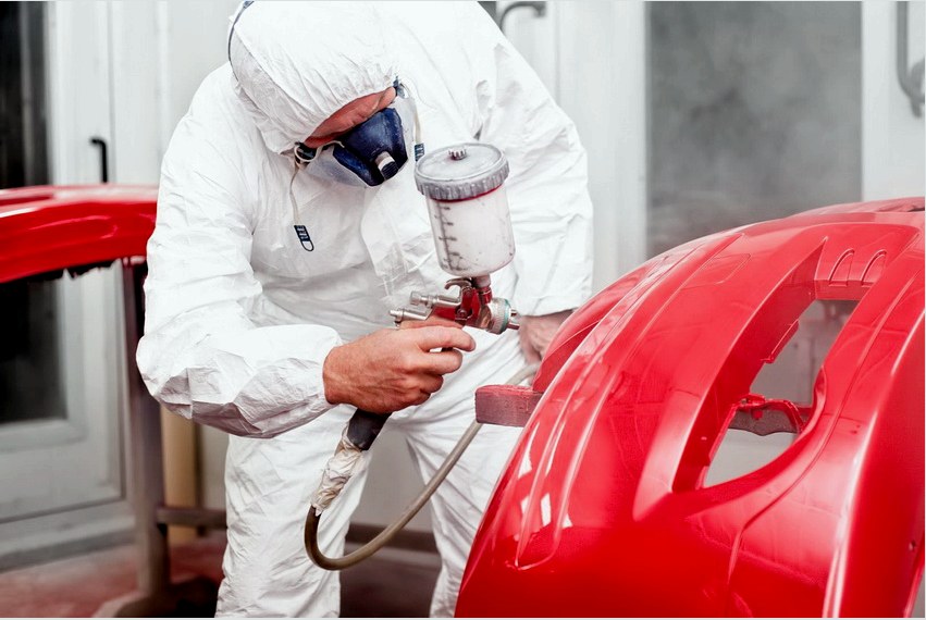 A biztonságos munka érdekében a festék felhordásakor a legjobb eszköz speciális felszerelés és védőruha