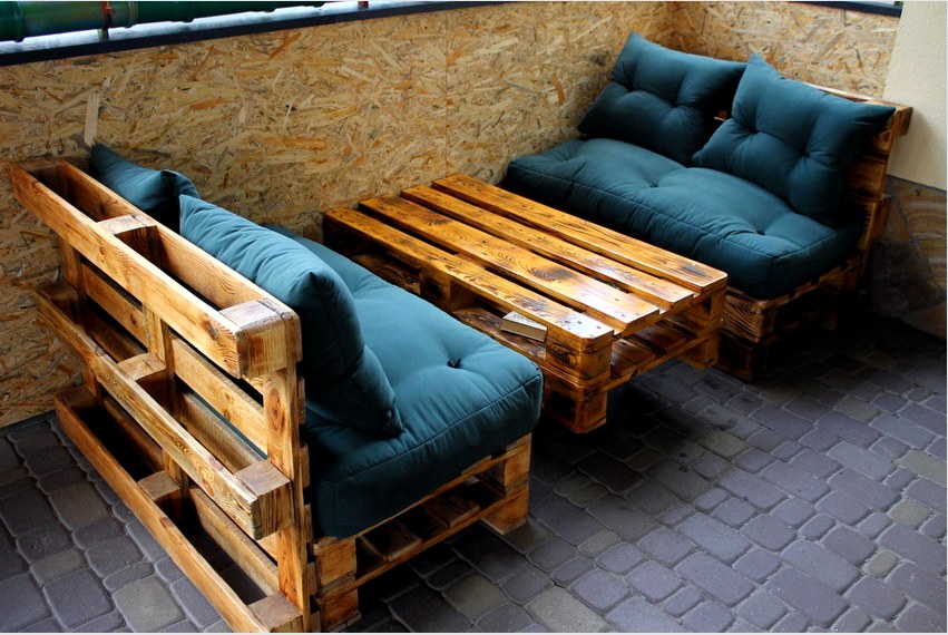 A fa raklapok kiválóan alkalmasak stílusos, modern kerti bútorok készítésére