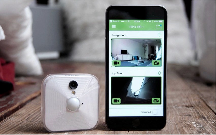 A vezeték nélküli mini-videokamerák képeket bármilyen eszközre továbbíthatnak, beleértve a mobiltelefont is