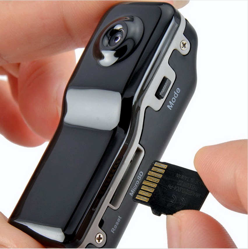 Ha a mini-kamera rögzíti a felvételt az SD-kártyán, figyelnie kell a rajta található memória állapotát