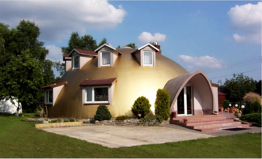 Japán technológiával készült monolit kupolás ház, kiterjesztett polisztirol burkolattal