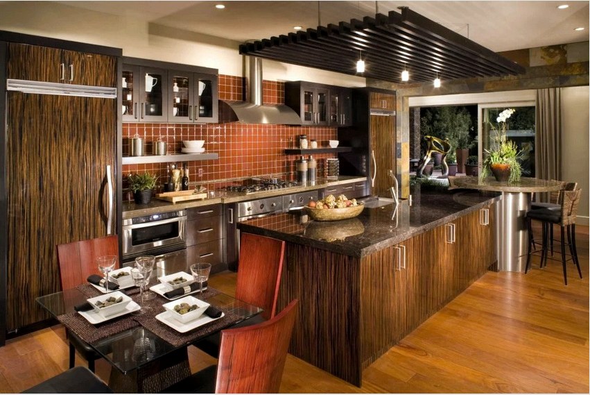 A szecessziós stílusú konyha tervezésekor gyakran használnak természetes anyagokat utánozó felületeket
