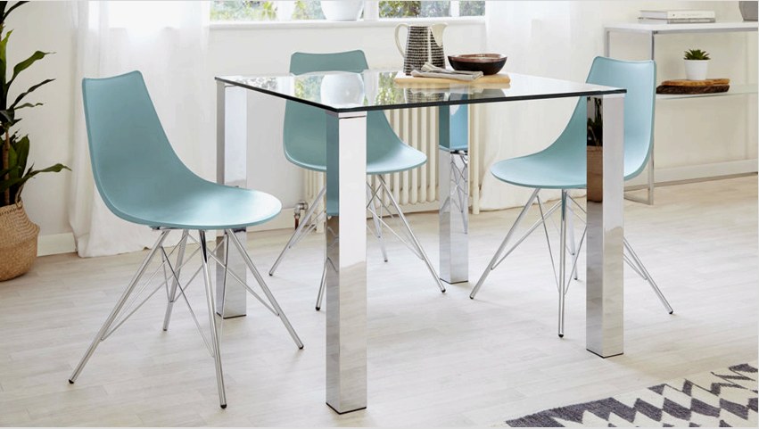 A krómozott acél lábakkal kombinálva az üveg asztal tökéletesen illeszkedik a belső térbe, karcsú kialakítás mellett