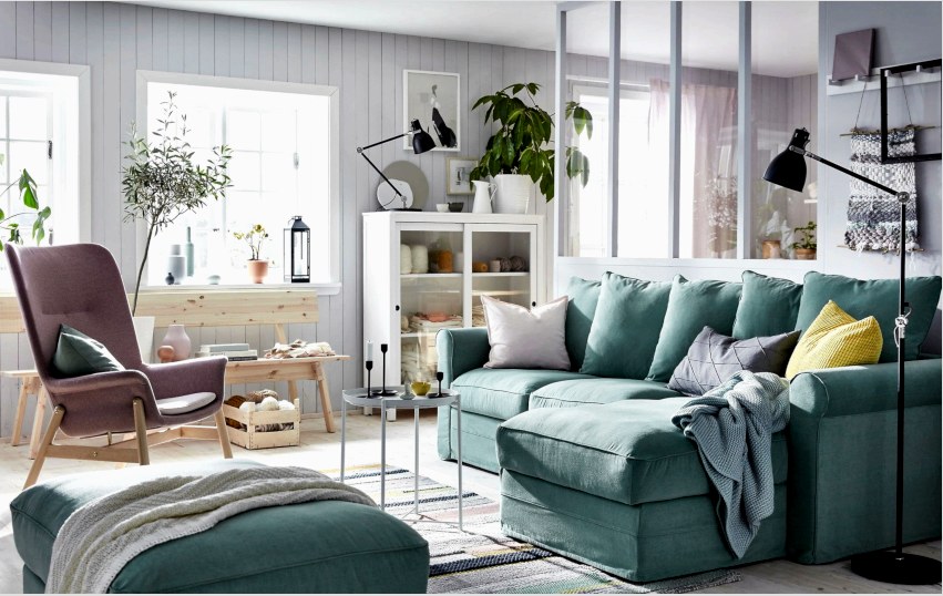 A nappali-hálószoba tervezésekor fontos, hogy a megfelelő helyet válasszuk ki az ágy és a vendégek fogadásának területén