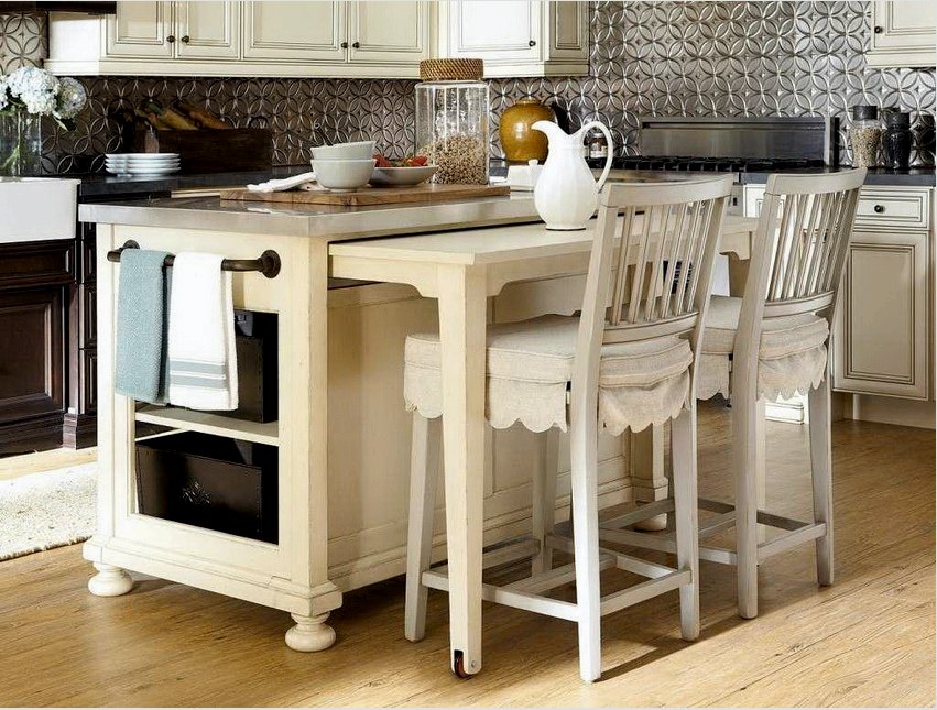 A kihúzható asztal ideális kis konyhákhoz, kis számú családtaggal