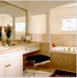 Bútor a fürdőszobában: fotók a megfelelően berendezett szobákról