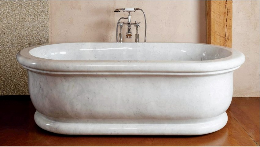 A márványfürdő szépen kiegészítheti a klasszikus stílusú fürdőszobát