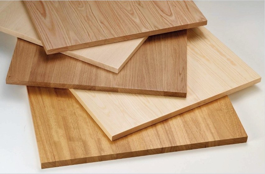 Természetes fából készült pajzsok bútorok gyártásához - az anyag nagyon népszerű, ám ugyanakkor magas költségekkel jár