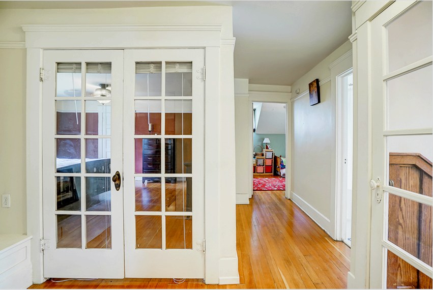 A belső ajtók bármilyen méretű üvegbetétekkel lehetnek