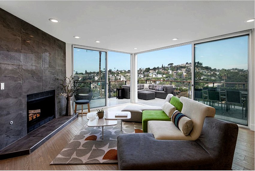 A moduláris kanapé minimalista stílusban díszíti a nappali szobát. 