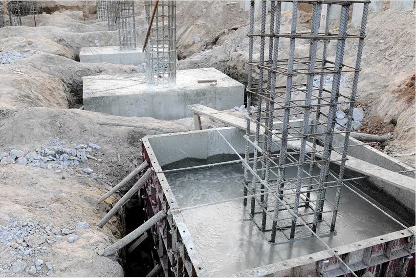 A monolit alaplapokat, mint nehéz alapokat, oszlopok és tartószerkezetek építéséhez használják