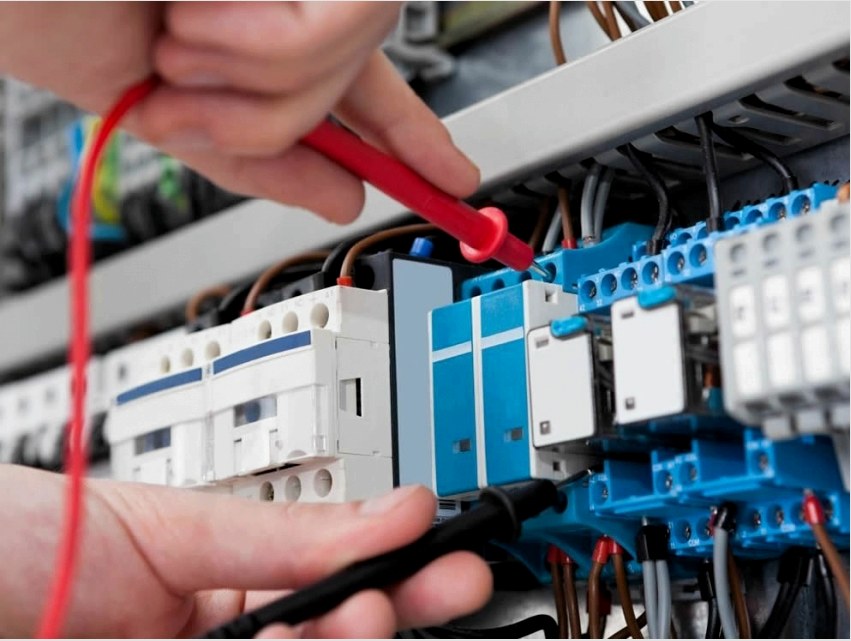 Az elektromos munkák elvégzéséhez a multiméter magas szintű elektromos biztonságát kell választania