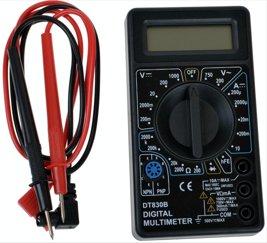 A DT-830B multiméter alapfelszereltségébe tartoznak a szondák, a K típusú hőelem, a 9 V-os elem, az utasítások és a garancia kártya