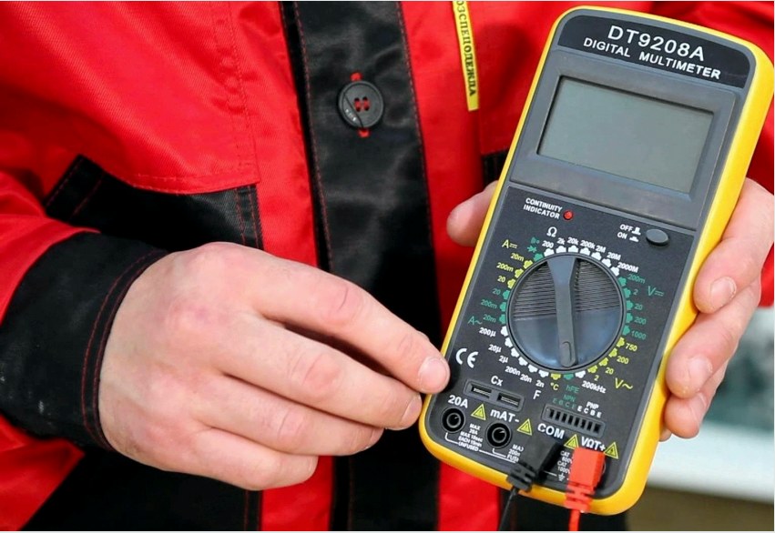 A DT 9208 digitális tesztkészlet akkumulátort és szondákat tartalmaz, amelyek lehetővé teszik a készülék használatát közvetlenül a vásárlás után