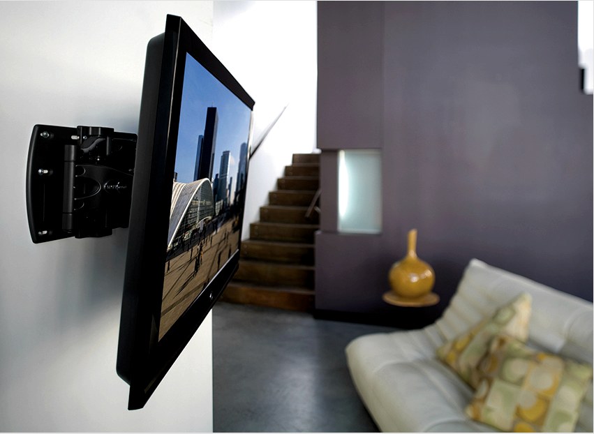 A tévék falhoz való felszereléséhez használjon ferde, merev és univerzális tartókonzolokat