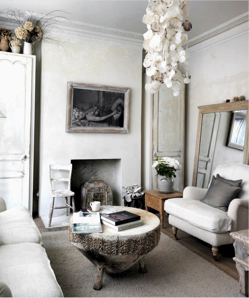 A nappali falainak díszítése velencei stukkóval egyéniséget ad a szoba számára.