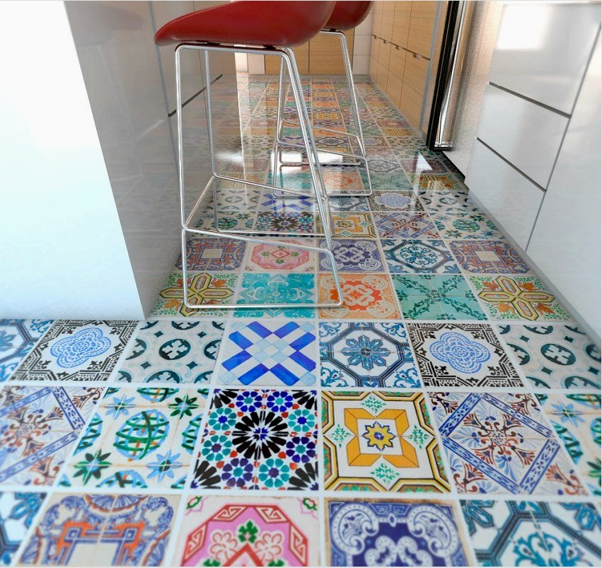 A konyha padlóját színes négyzet alakú lapok borítják