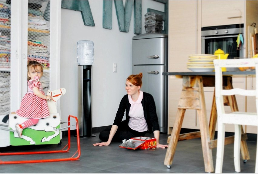 A padlóhűtő nagyon kényelmesen használható, különösen, ha gyermekek vannak a házban
