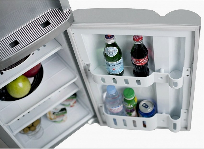 A hűtőkészülékek egyes típusai mini hűtőszekrénnyel vannak felszerelve a készülék alján