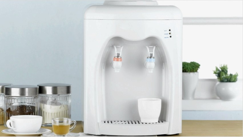 Az asztali vízhűtőket gyakran vízszűrő funkcióval látják el.
