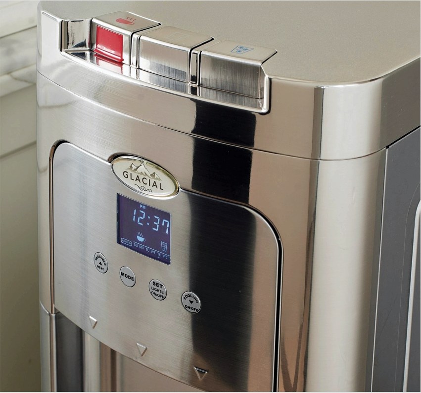 A modern hűtőberendezések felszerelhetők elektronikus vezérlőpanellel, amelyen láthatja a víz hőmérsékletét